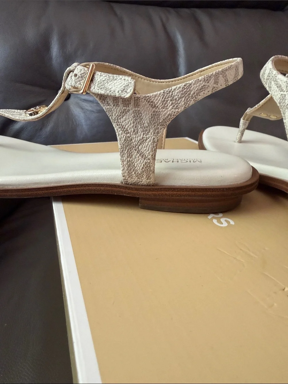 Women’s Michael Kors Vanilla Mallory Thong T-Strap Slingback Sandals Size 9 - Picture 11 of 11